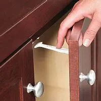 FECHO PARA ARMRIO E GAVETA - SAFETY